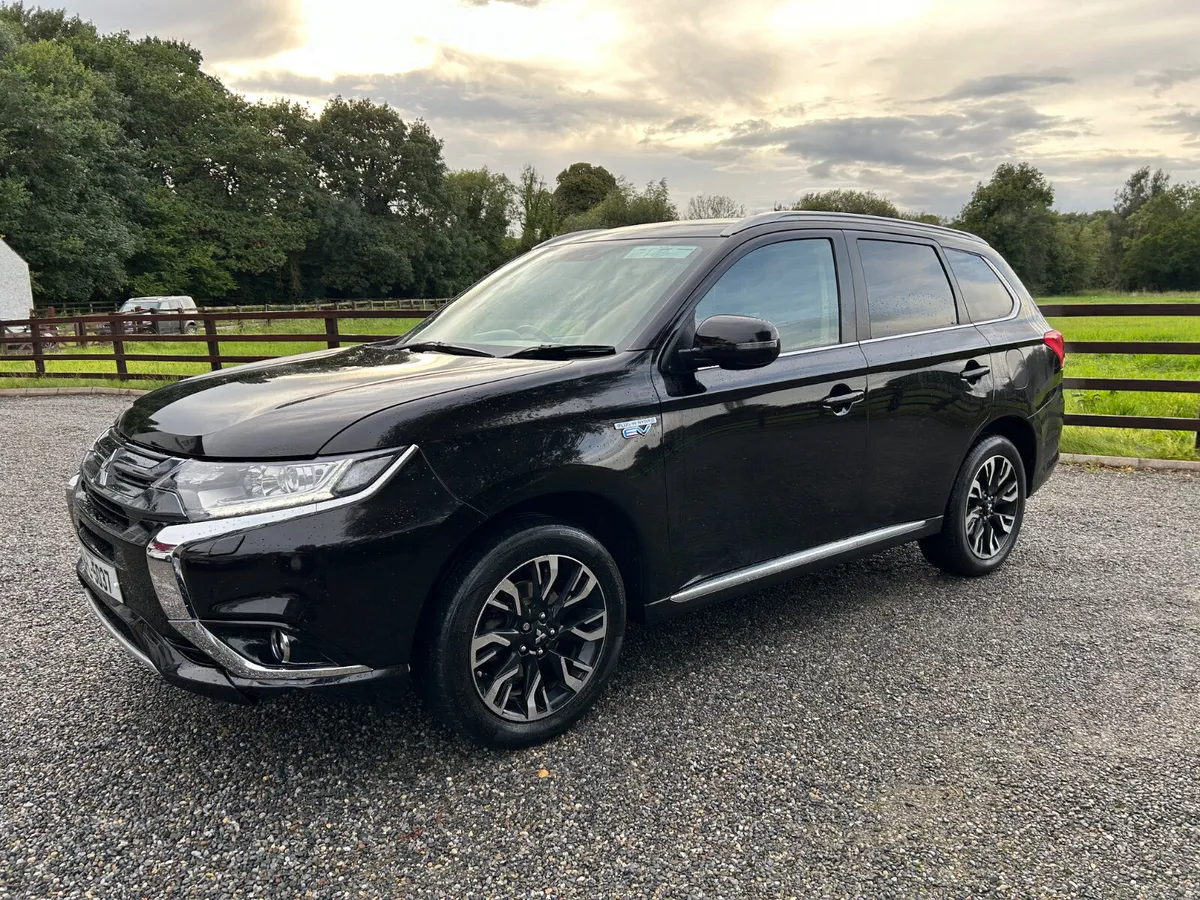 2016 Mitsubishi Outlander PHEV 4WD - Image 3