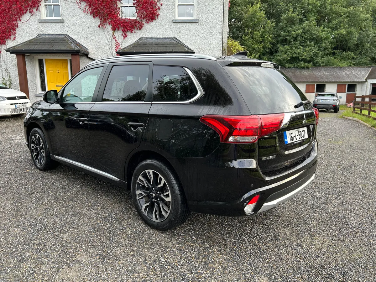 2016 Mitsubishi Outlander PHEV 4WD - Image 4