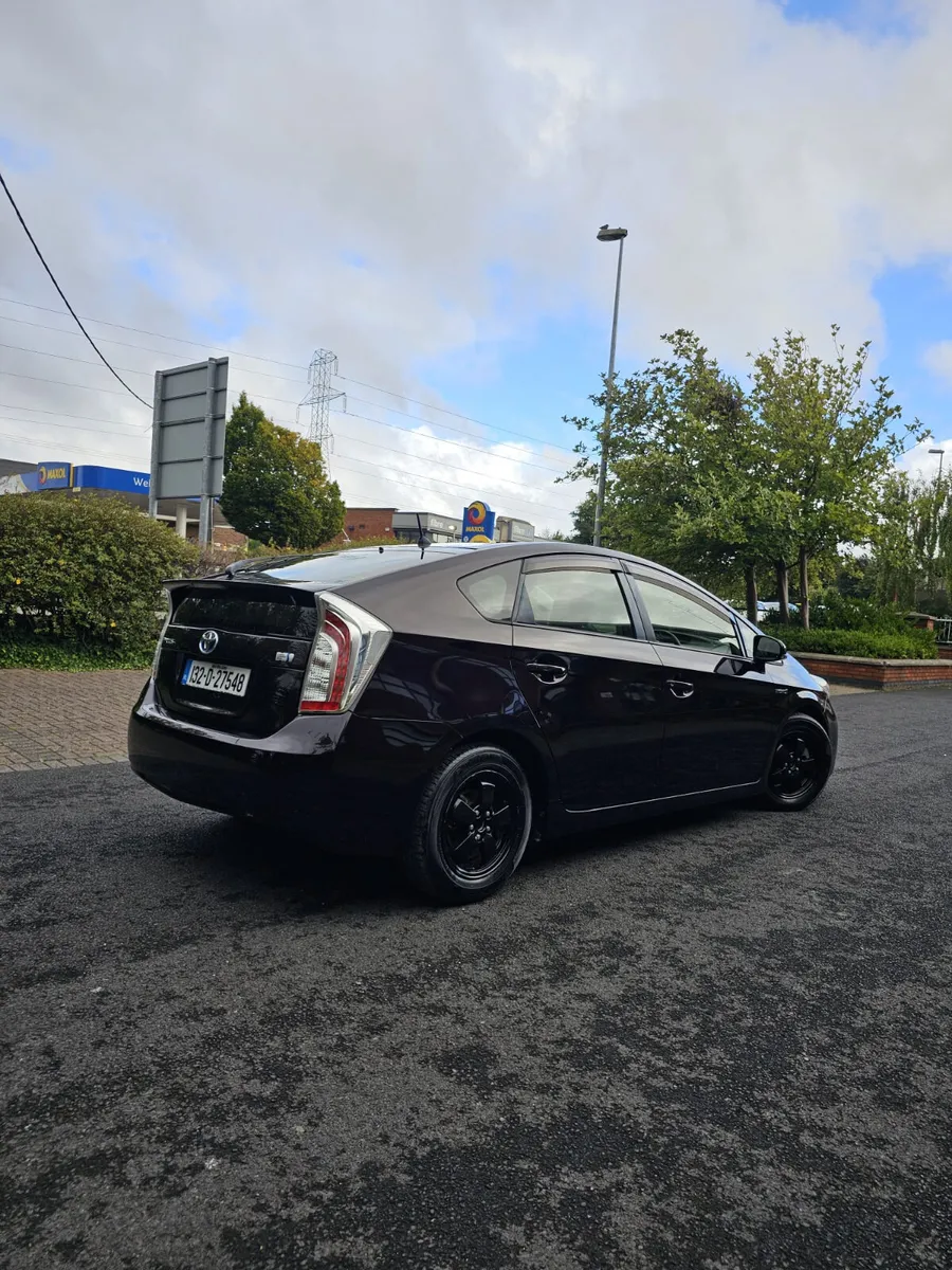 Toyota Prius 2013 Automatic - Image 2