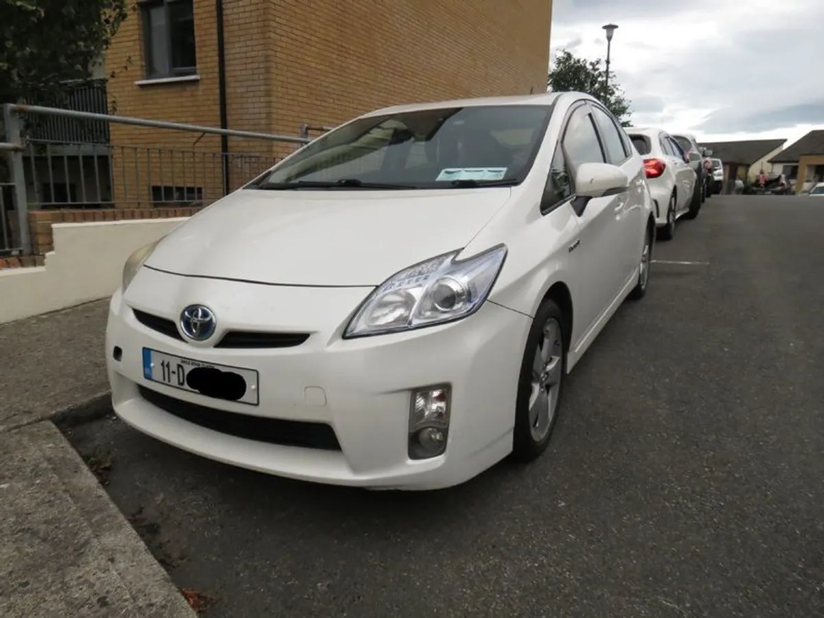 2011 Toyota Prius - Image 2