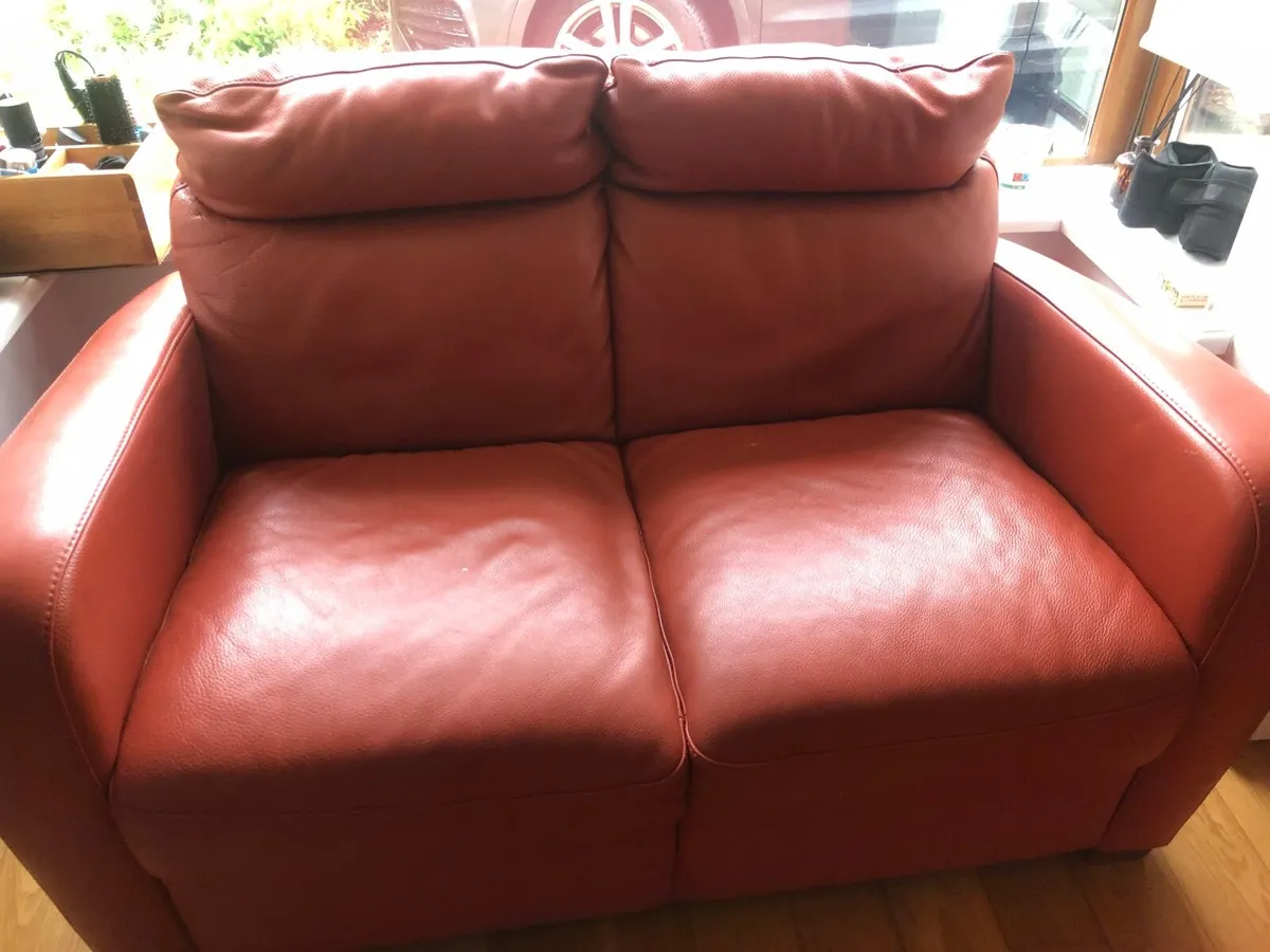 2 seater leather couch - Image 1