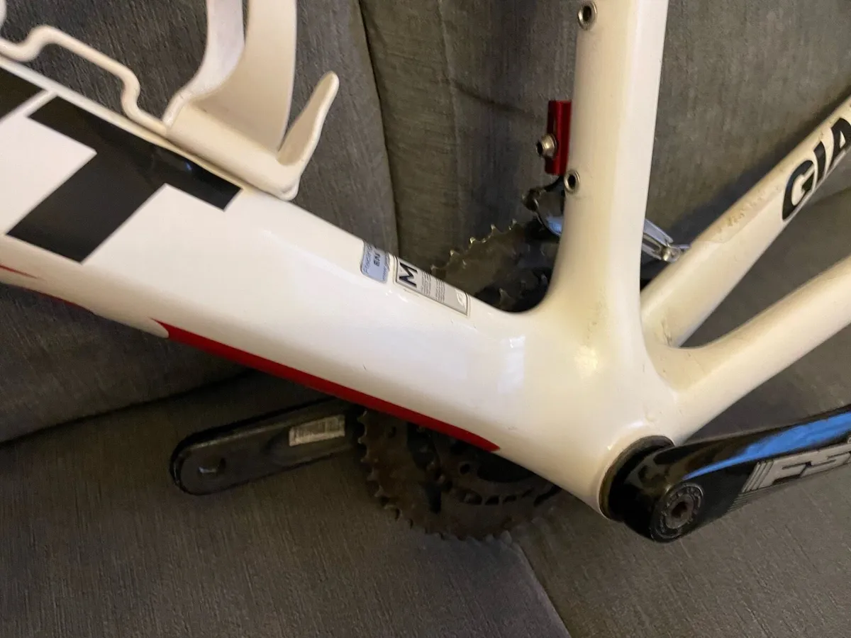 Giant Carbon TCR Frame Bike - Image 3