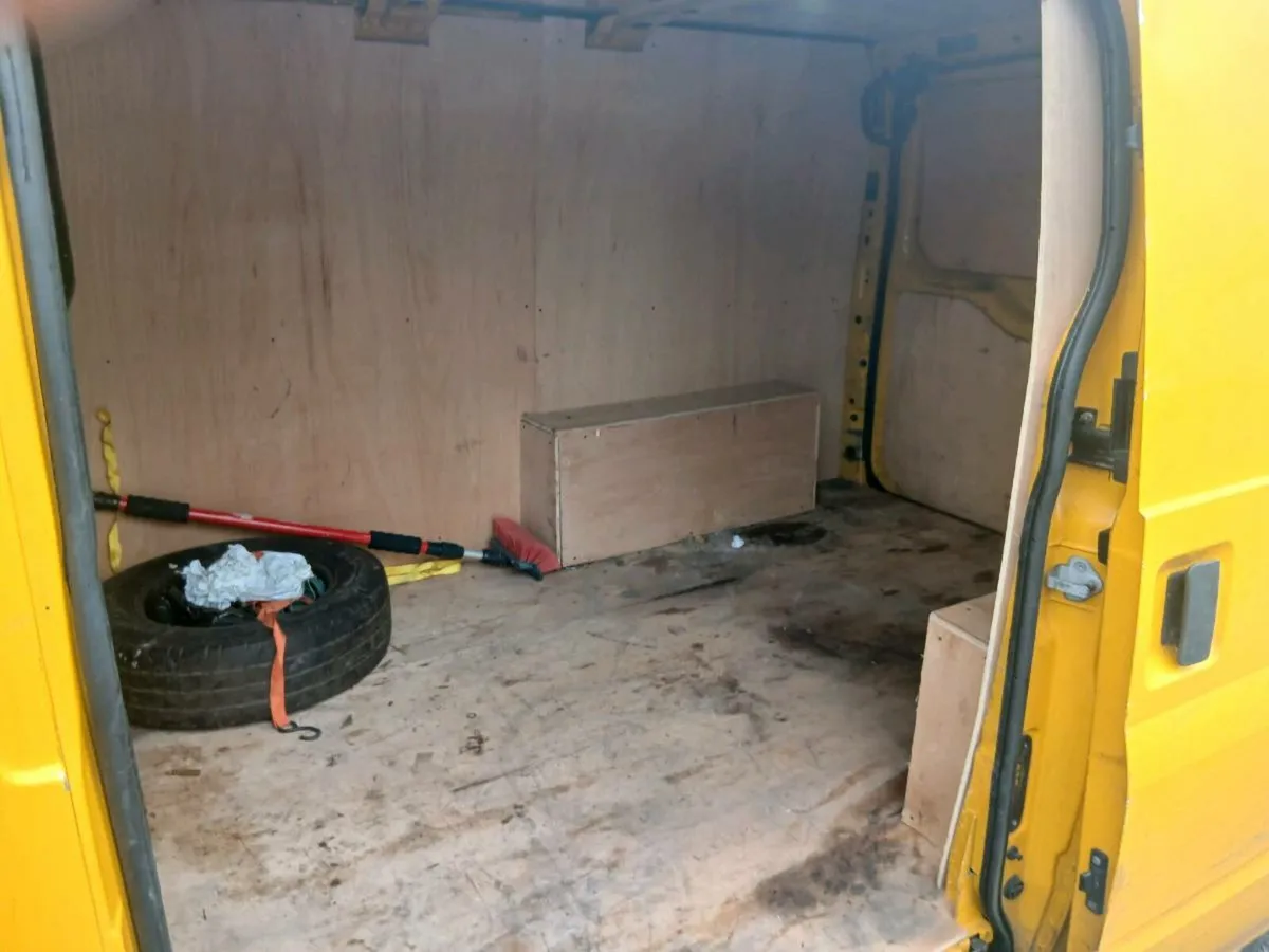 Ford Transit - Image 4