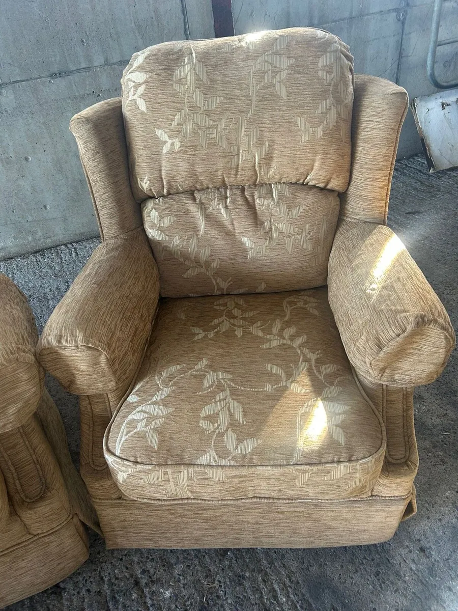 3 seater Couch & 2 Armchairs - Image 3