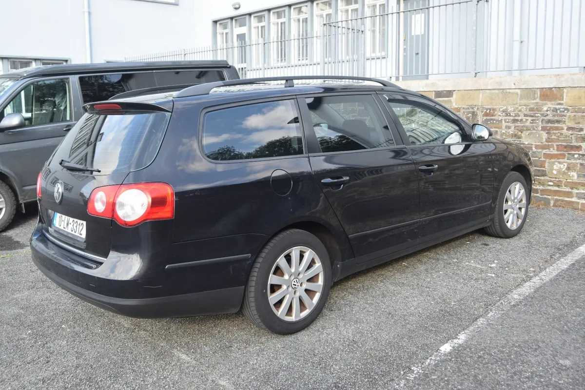 Volkswagen Passat 2010 - Image 3