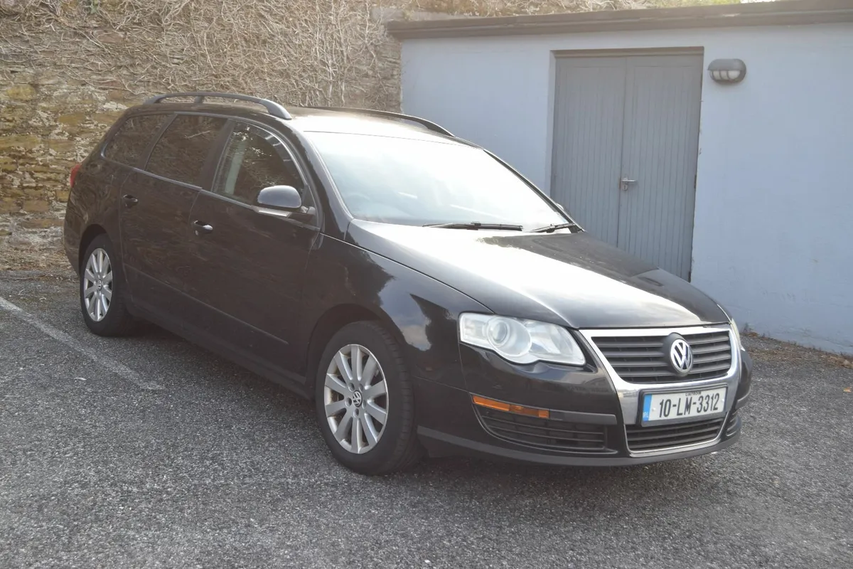 Volkswagen Passat 2010 - Image 4