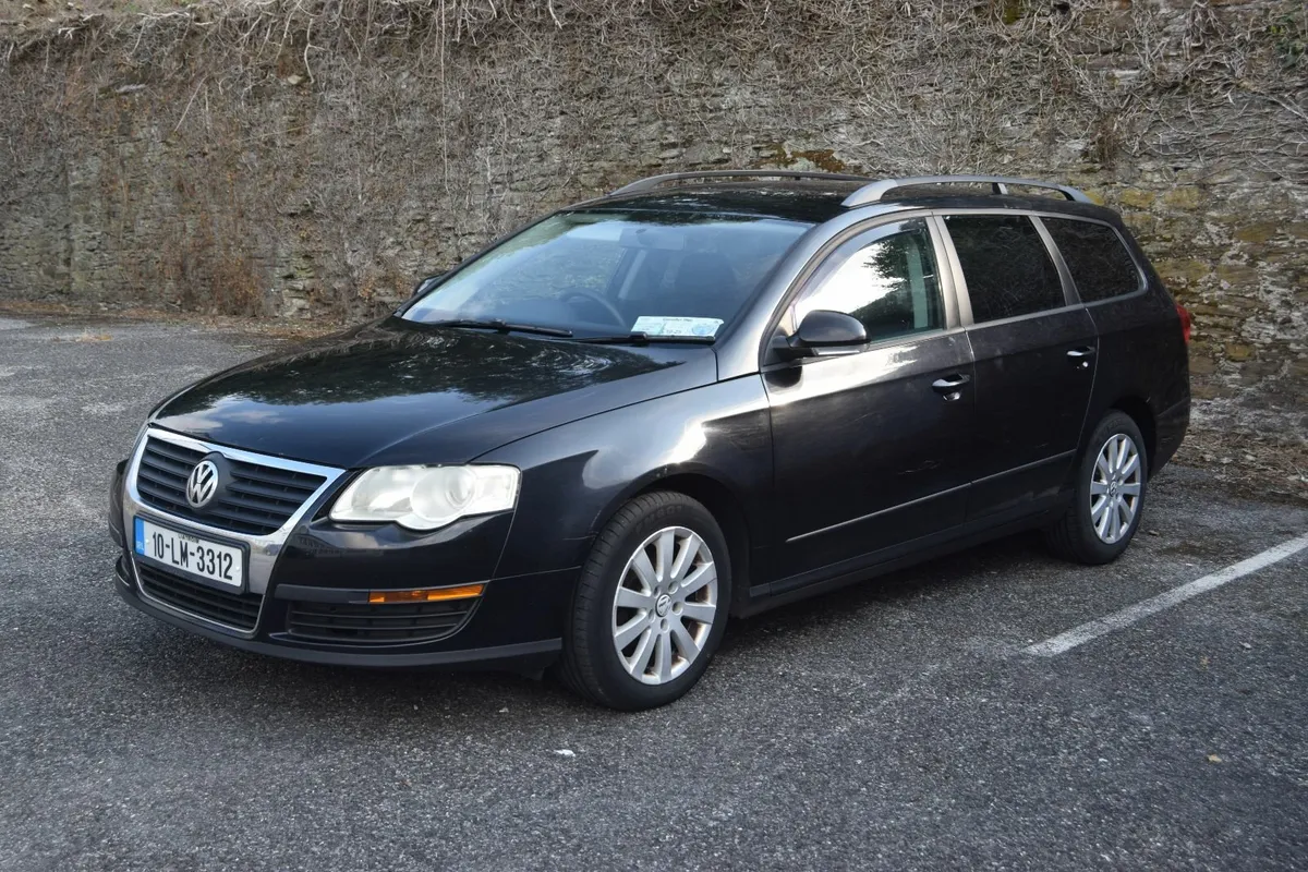 Volkswagen Passat 2010 - Image 1