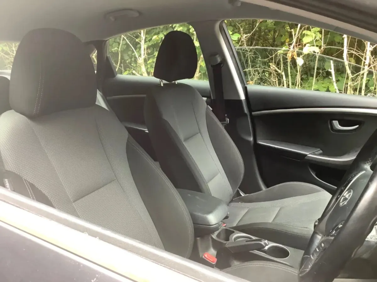 Black i30 1.6D staying abroad reason for sale - Image 3