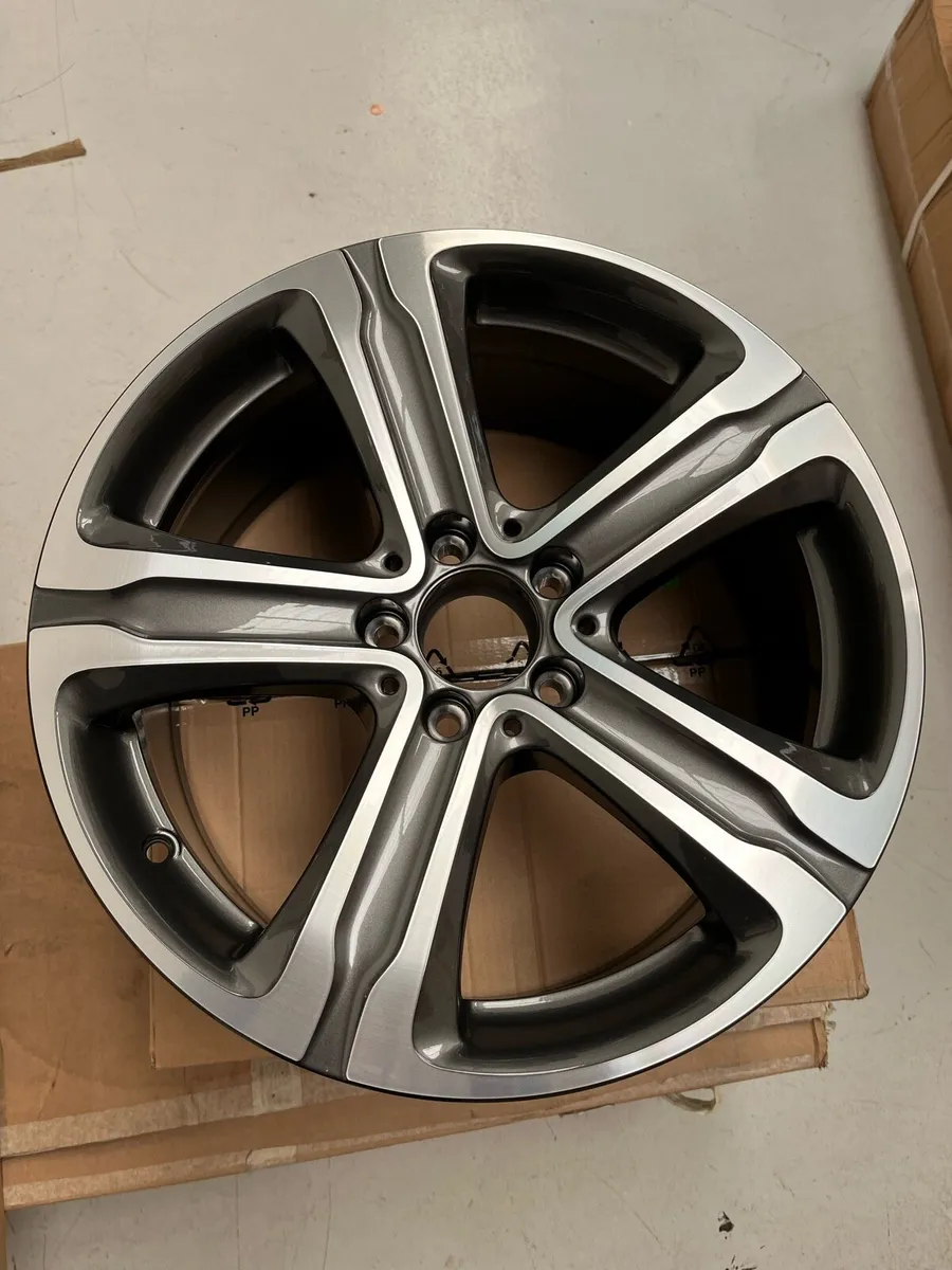 Mercedes Benz Alloy wheel - Image 1