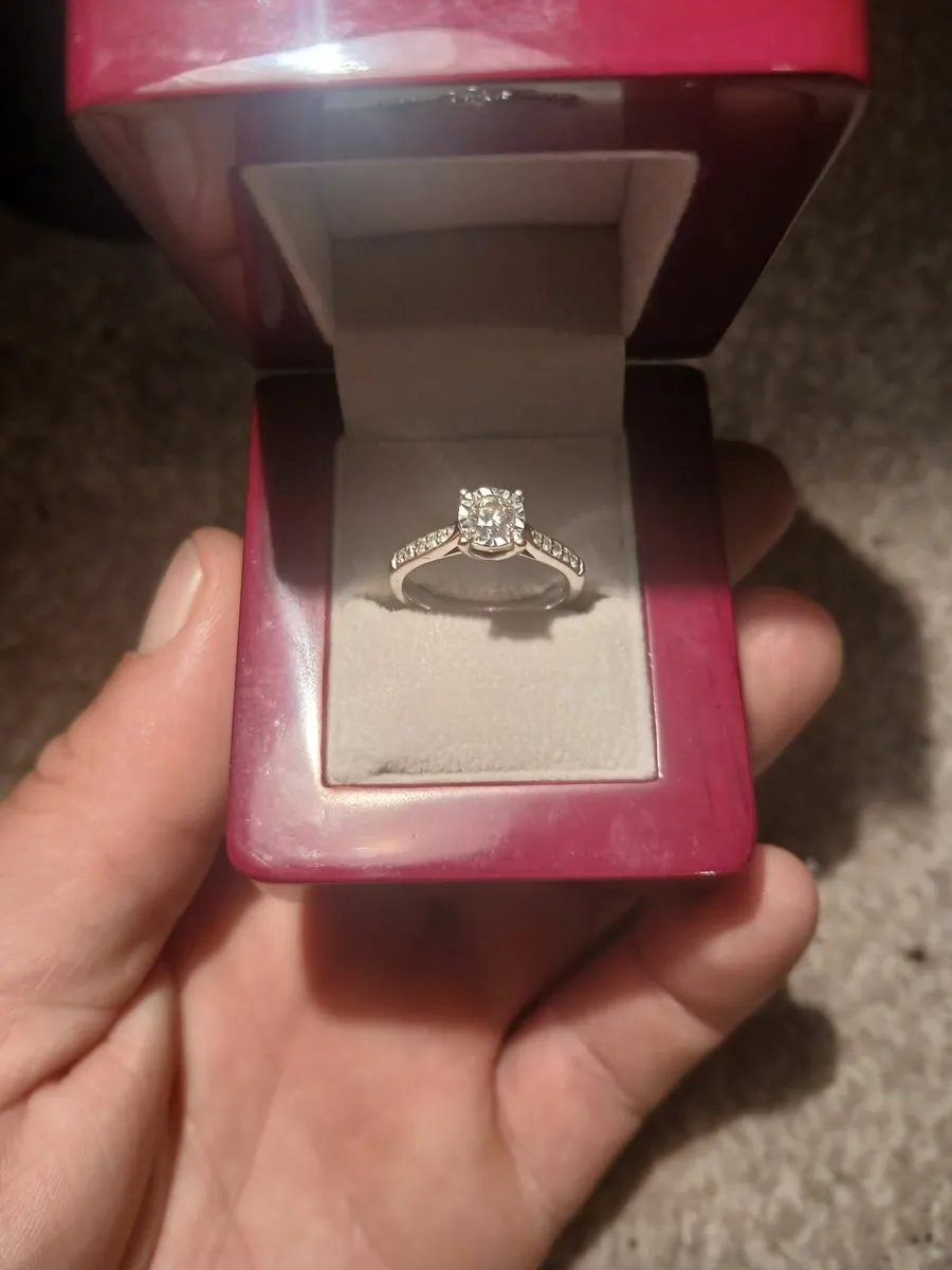 Engagement ring - Image 3