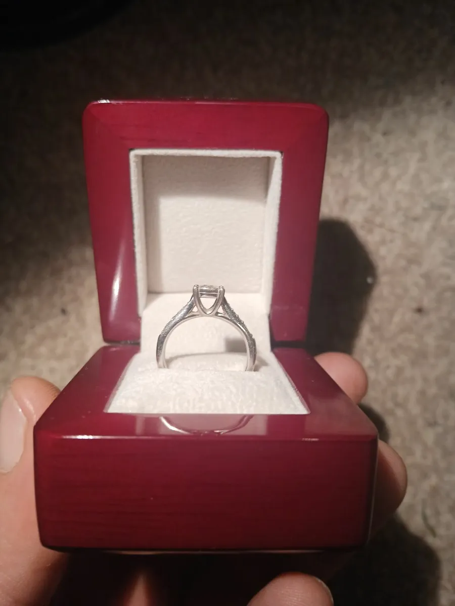 Engagement ring - Image 4