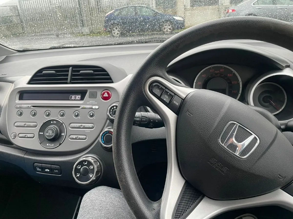 HONDA JAZZ 2010 NEW BRAKES TYRES BATTERY - Image 2