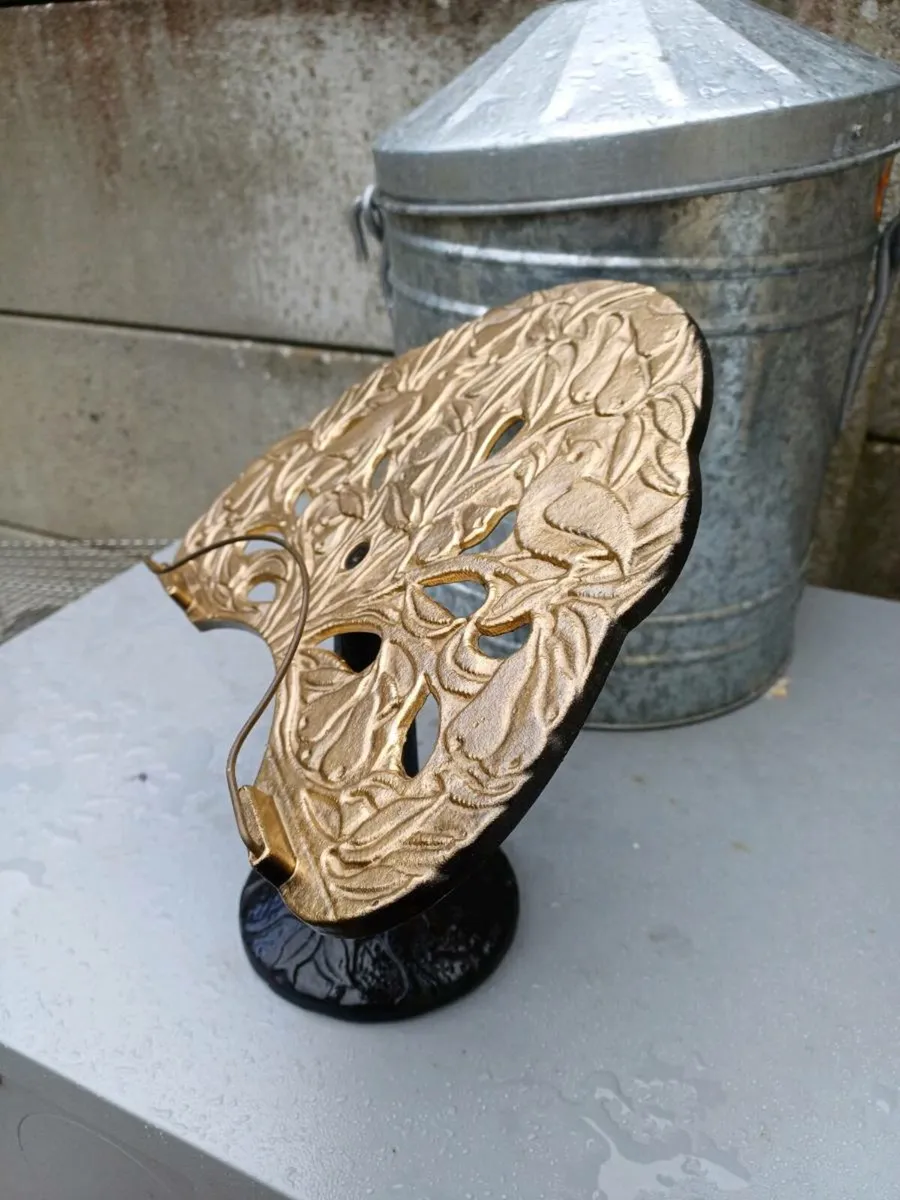 Vintage Cast-iron Book Holder - Image 3