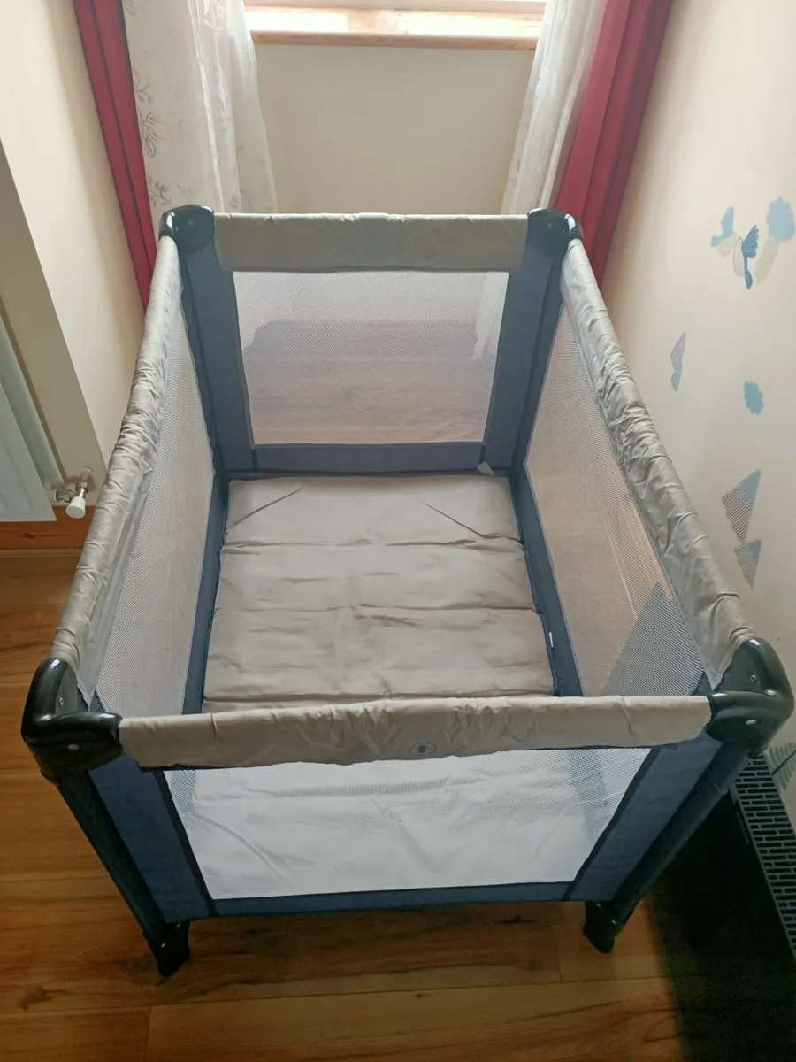 Travel cot - Image 2