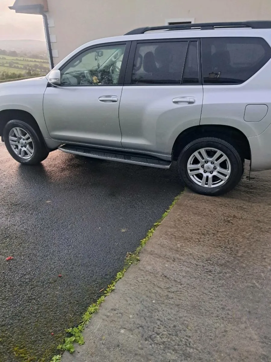 Toyota landcruiser  7 seater - Image 3