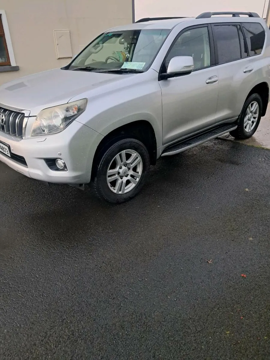 Toyota landcruiser  7 seater - Image 4