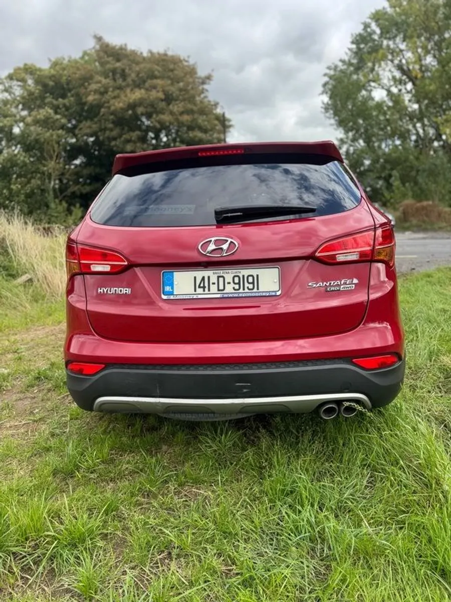 Spotless 2014 Hyundai Santa Fe 4 wheel drive Special Edition with NCT.. - Image 4