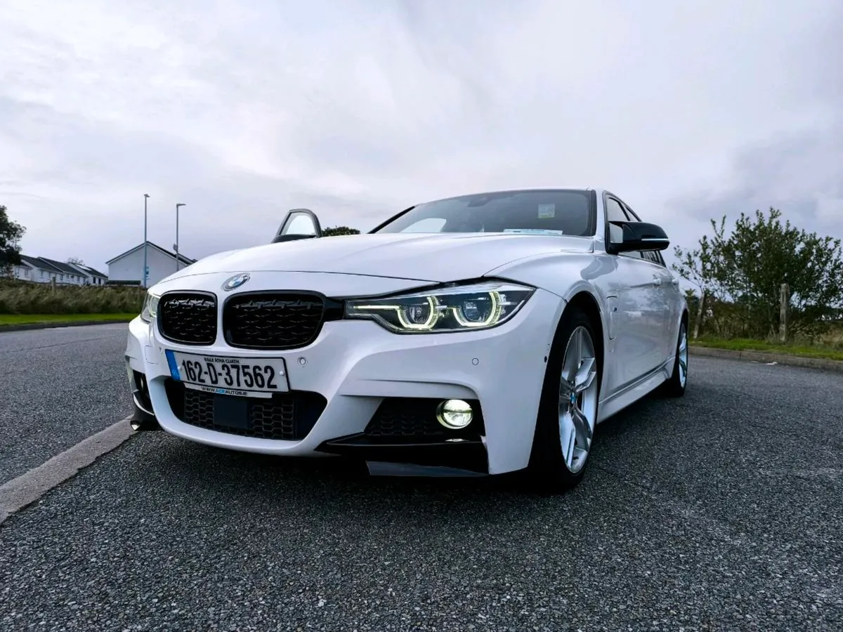 BMW 330e showroom condition - Image 1