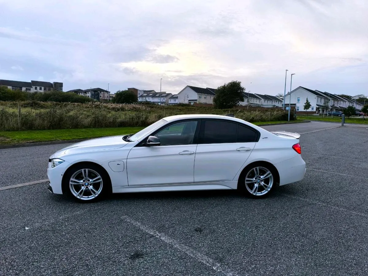 BMW 330e showroom condition - Image 3