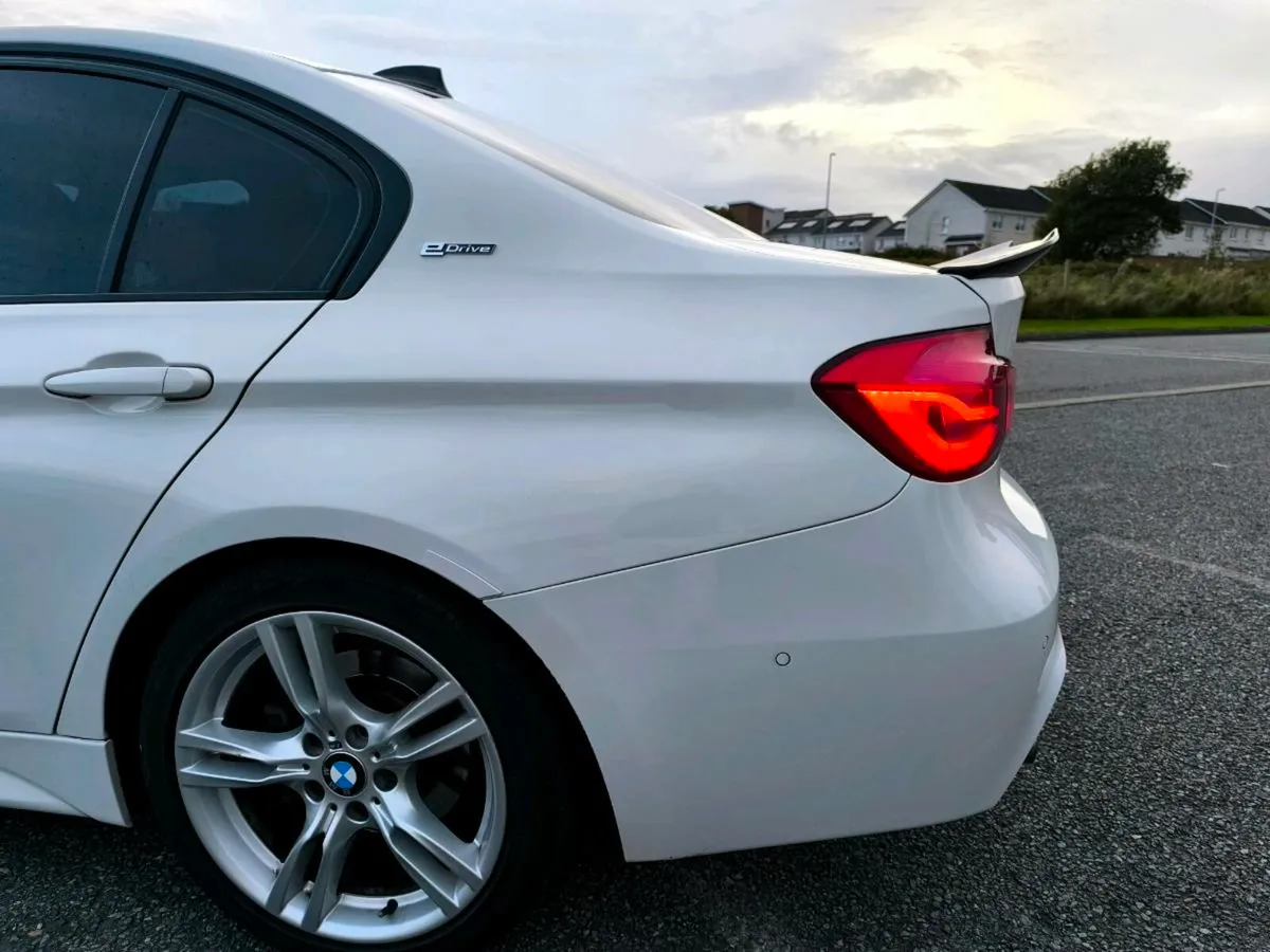 BMW 330e showroom condition - Image 4
