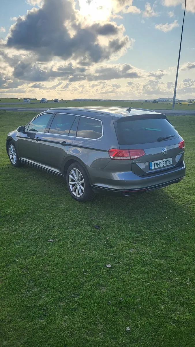 2017 Volkswagen Passat 2.0 TDI Bluemotion - Image 2