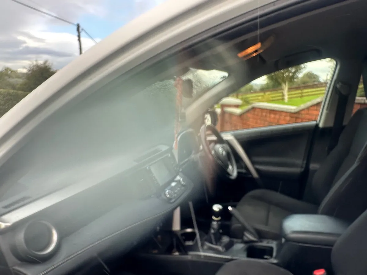 2016 Toyota RAV4.  Unrecorded - Image 2