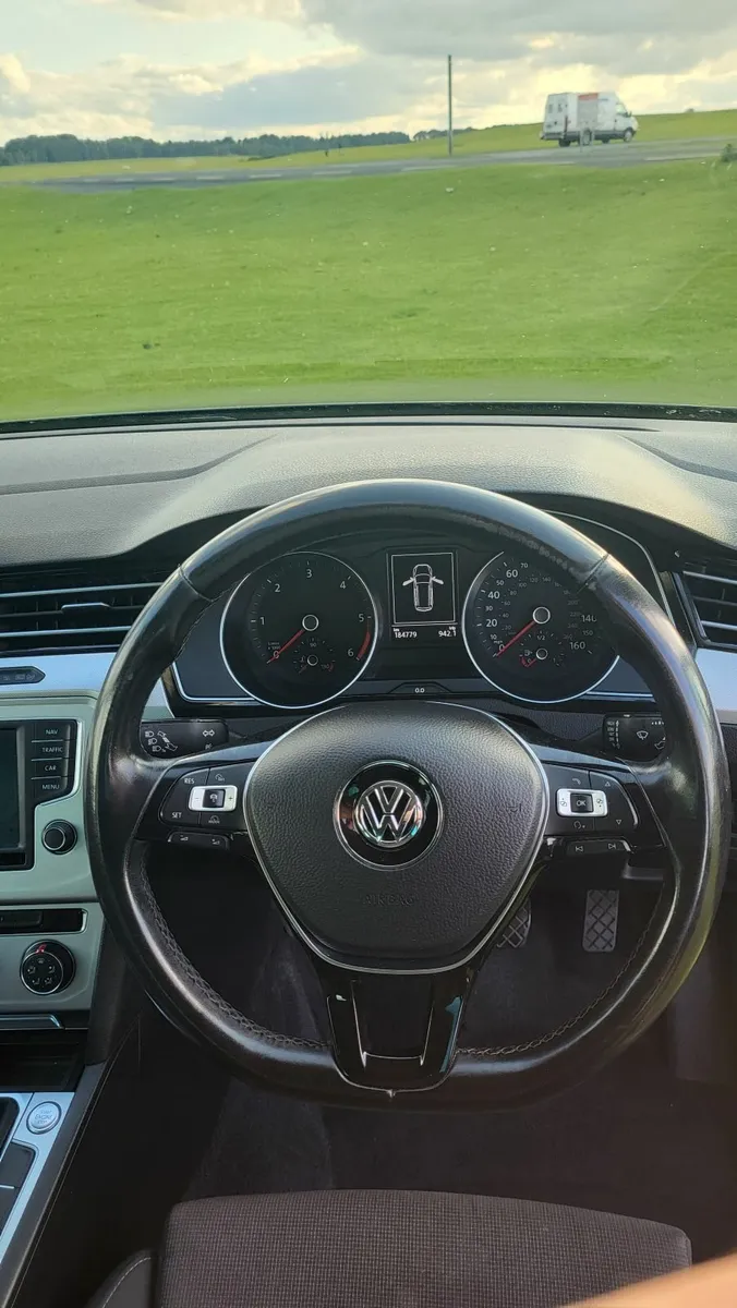 2017 Volkswagen Passat 2.0 TDI Bluemotion - Image 3