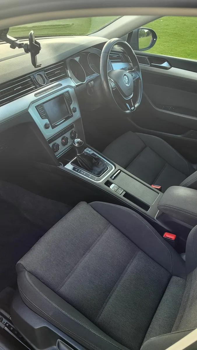 2017 Volkswagen Passat 2.0 TDI Bluemotion - Image 4