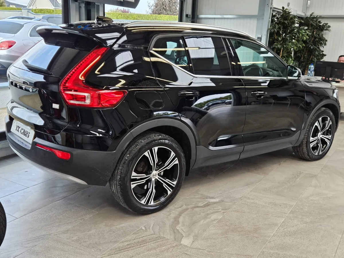 21 VOLVO XC40 T4 RECHARGE INSCRIPTION - Image 4