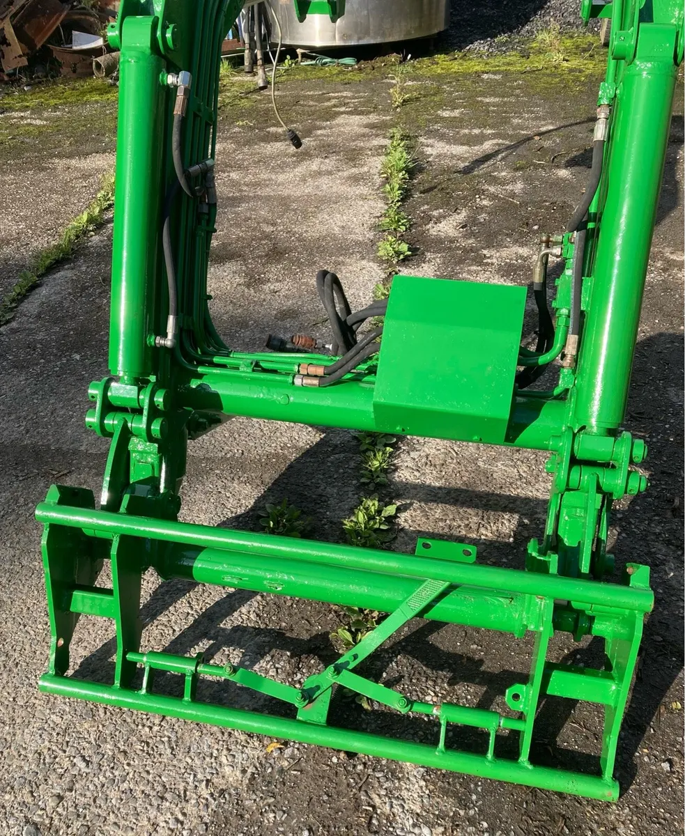 Front Loader for 4 Cyl John Deere 6000 Series - Image 2
