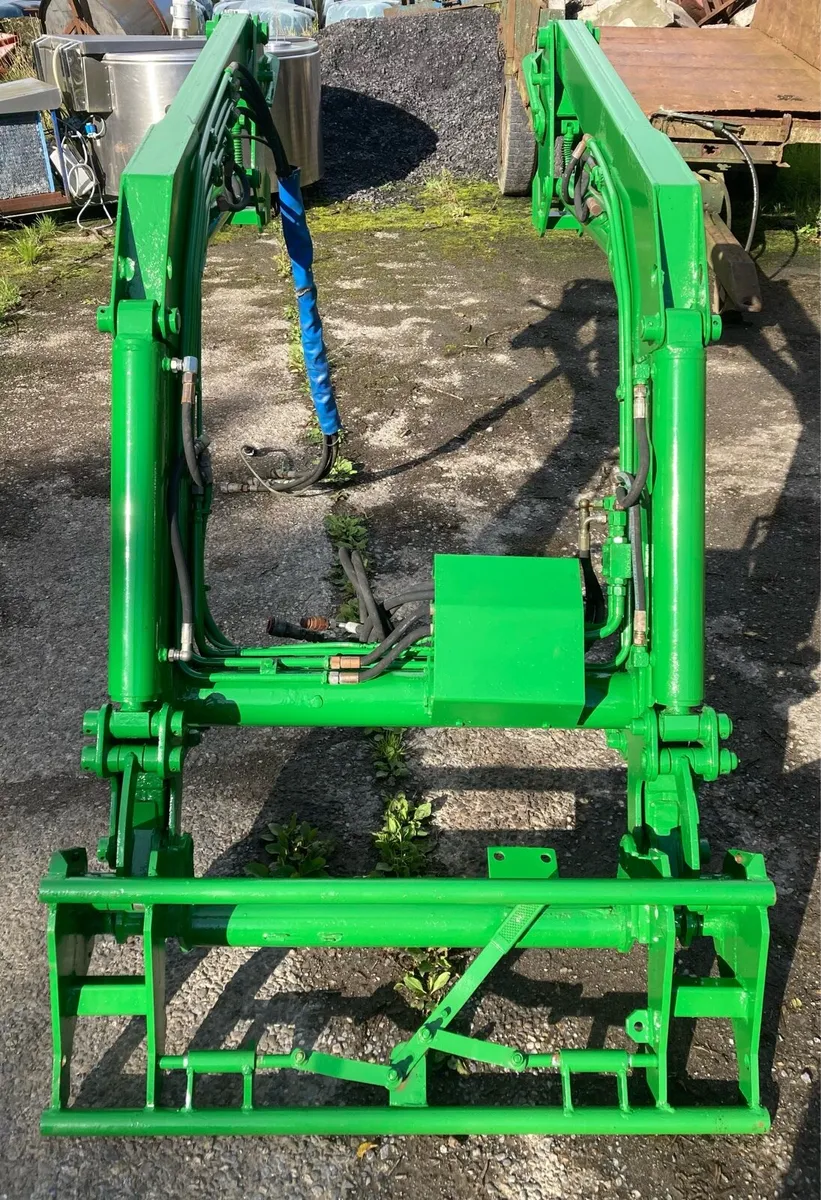 Front Loader for 4 Cyl John Deere 6000 Series - Image 3