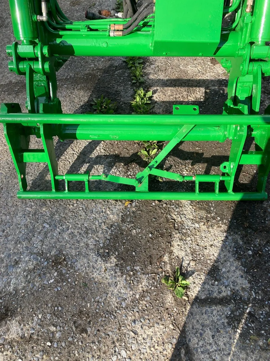 Front Loader for 4 Cyl John Deere 6000 Series - Image 4
