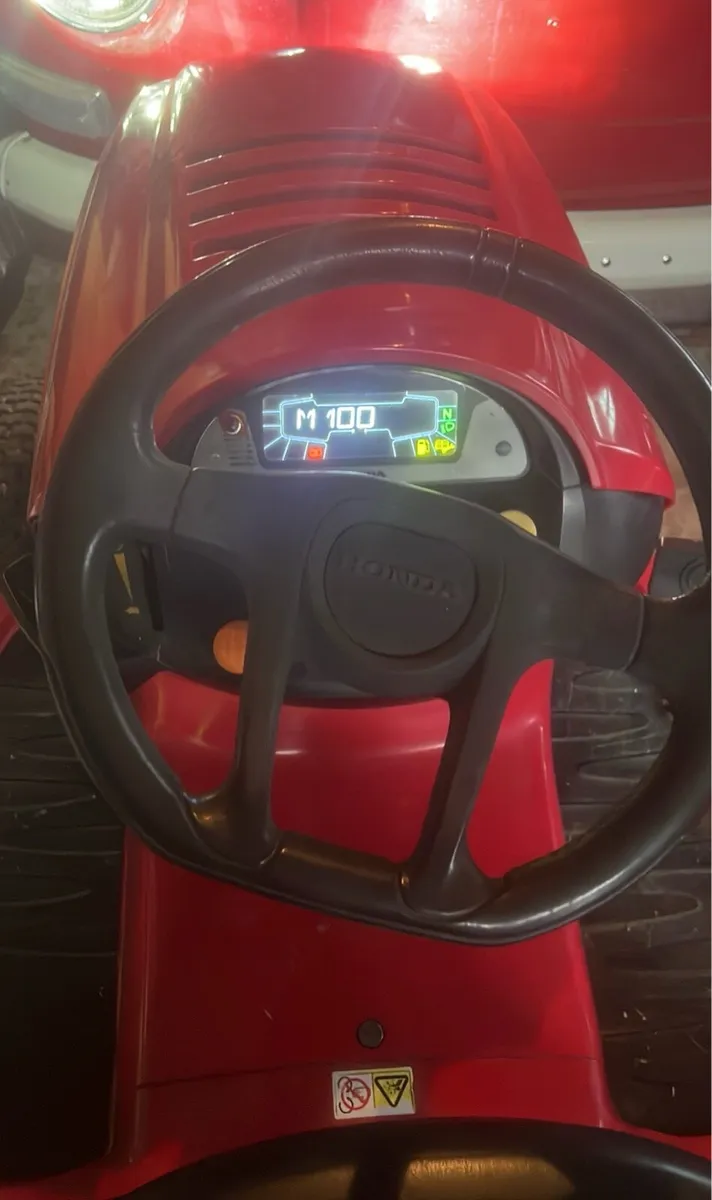 Honda 2417 ride on mower - Image 4