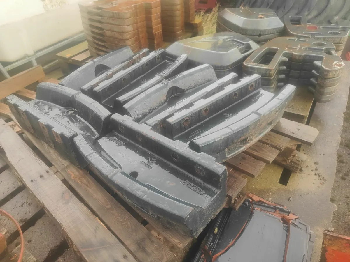 New Holland fan weight carrier