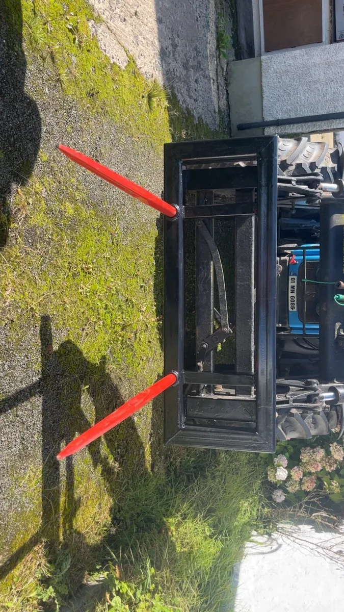 Bale spike - Image 1