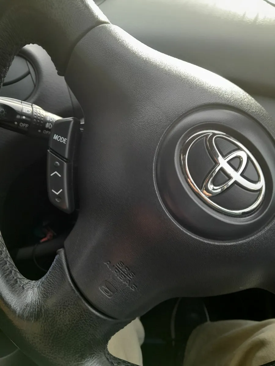 Toyota Yaris 2005 - Image 2