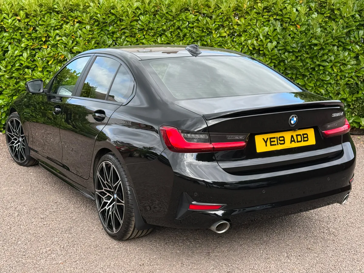BMW 3-Series 2019 - Image 2