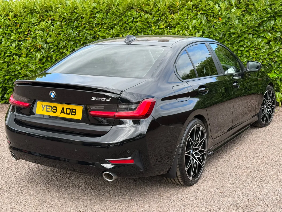 BMW 3-Series 2019 - Image 4