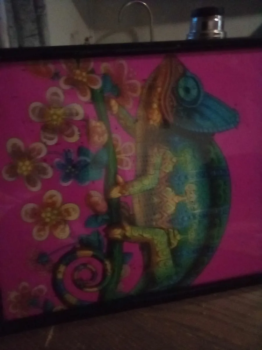 artwork of purple iguana - Image 1