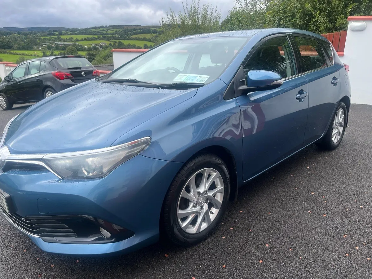 2017 Toyota auris 1.4 D4D Luna - Image 2