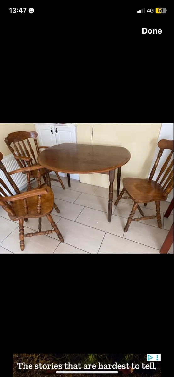 Table chairs kitchen