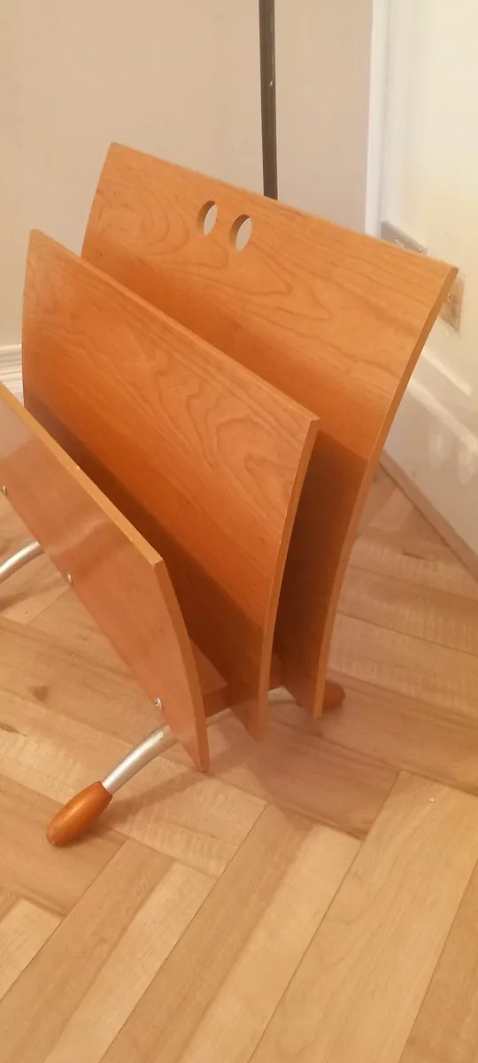 A 1970s mid century magazine/record rack - Image 2