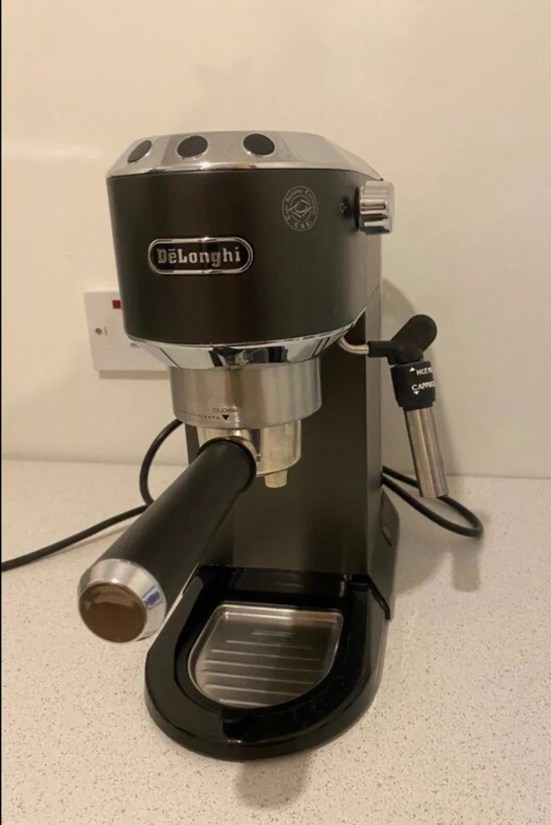 De Longhi Dedica coffee maker - Image 1