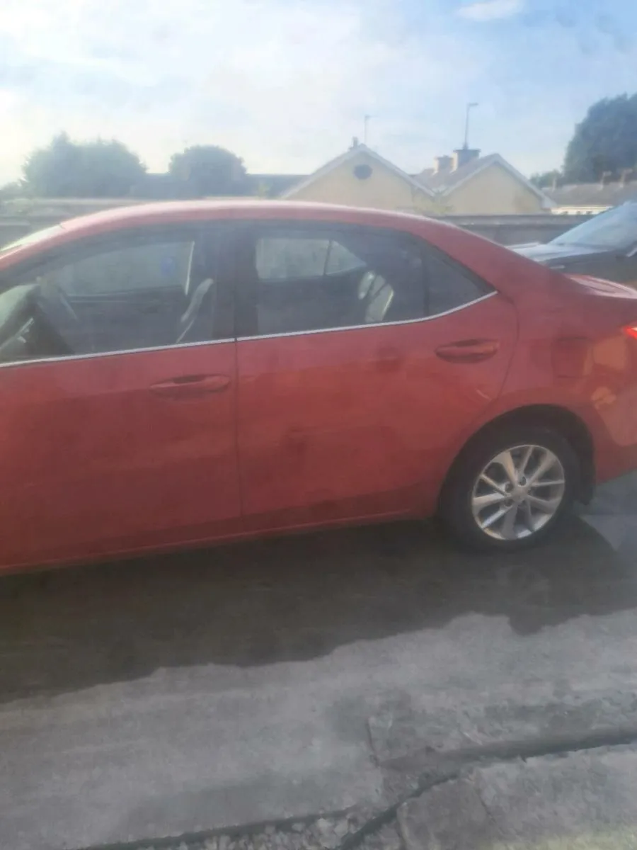 Toyota corolla - Image 4
