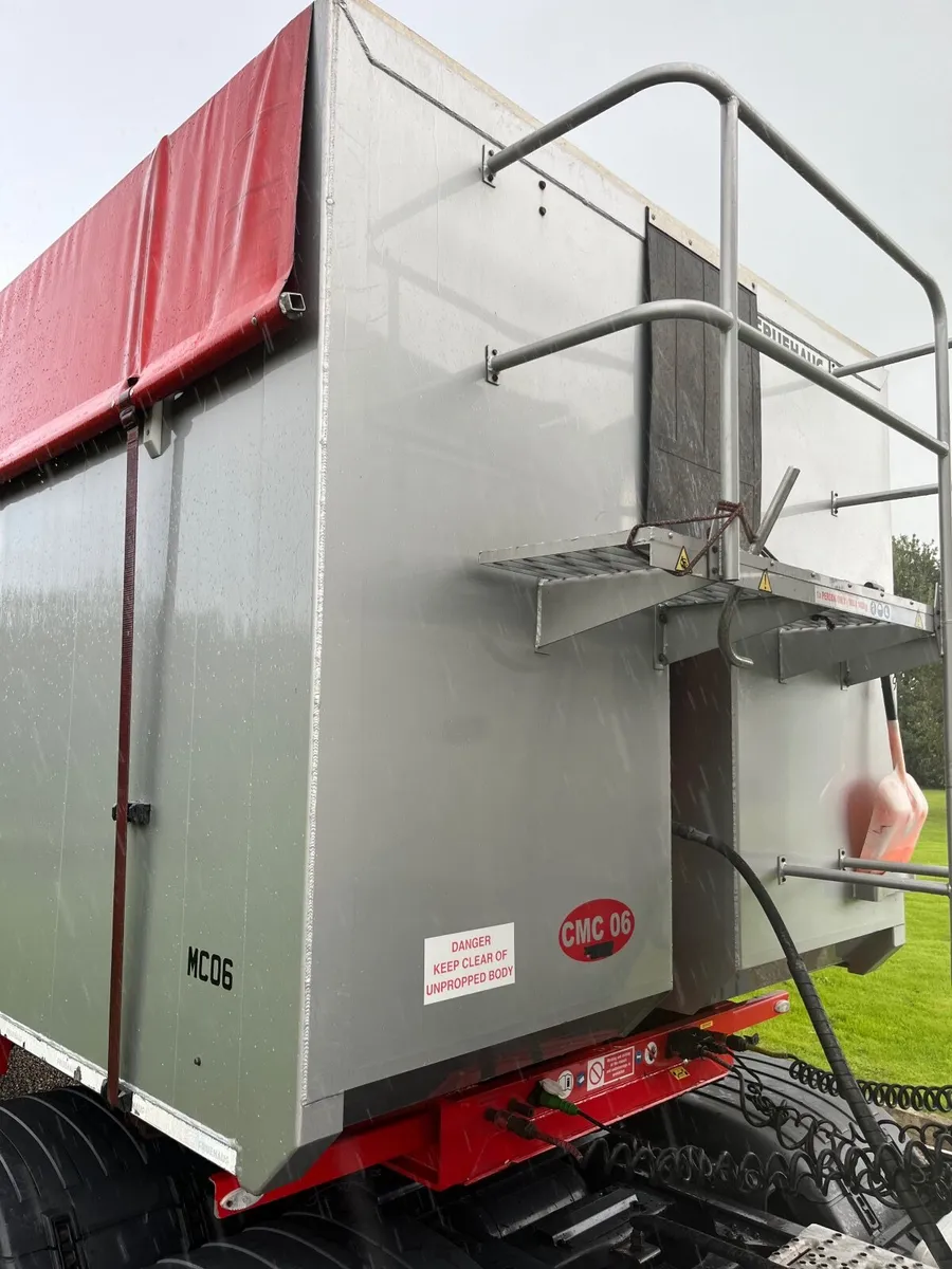 2017 76 cu yd Fruehauf - Image 2