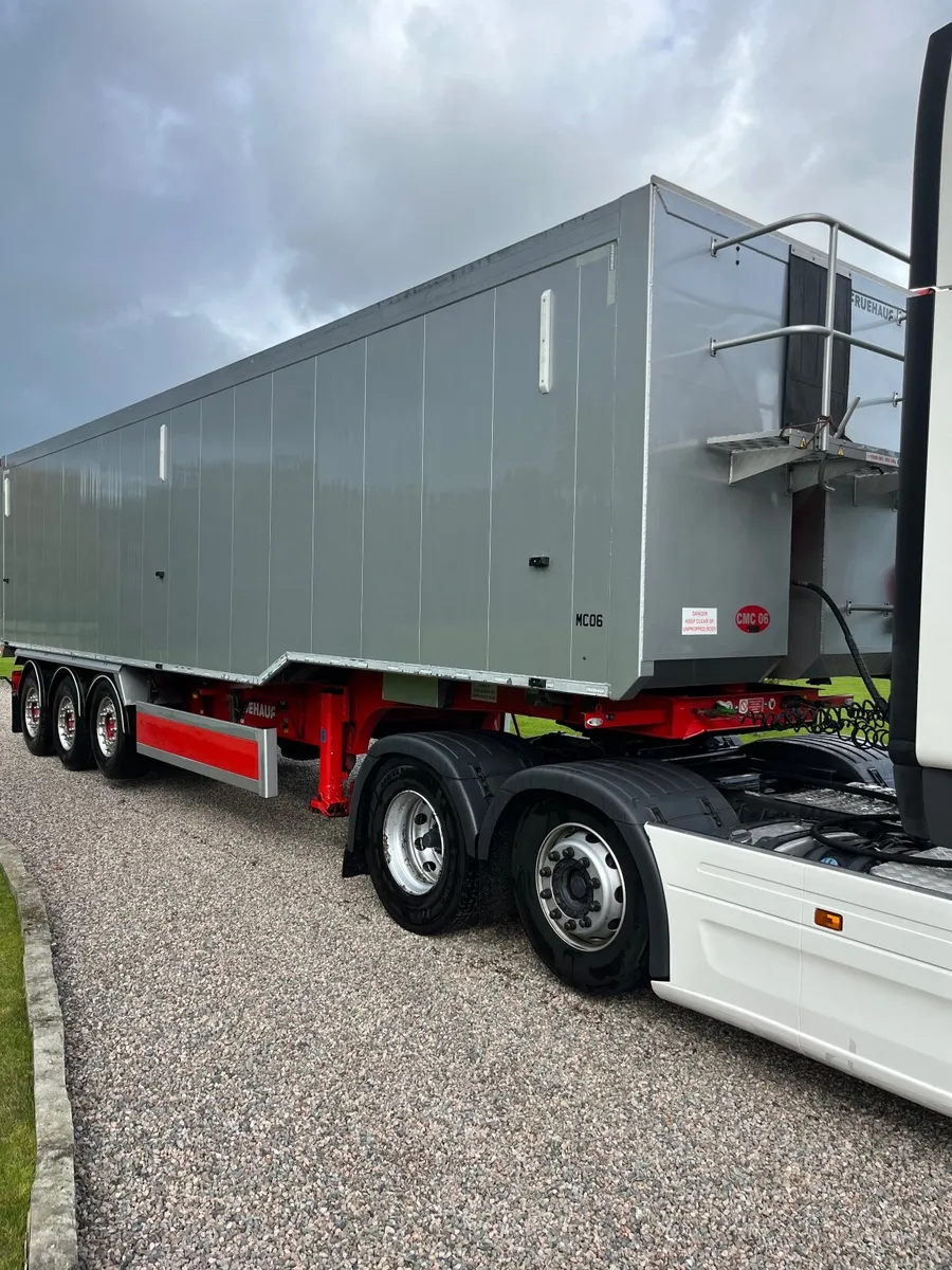 2017 76 cu yd Fruehauf - Image 1