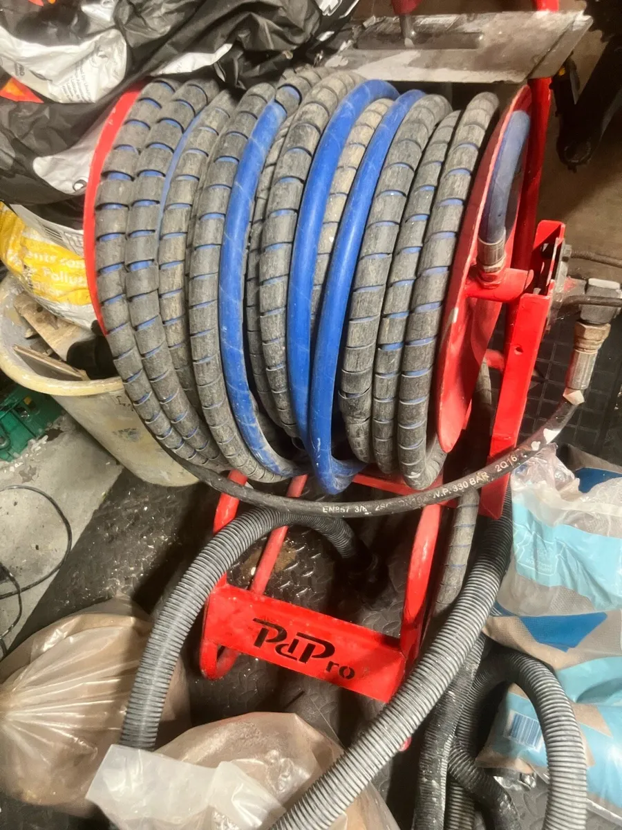 Powerwasher hose and wheel - Image 2
