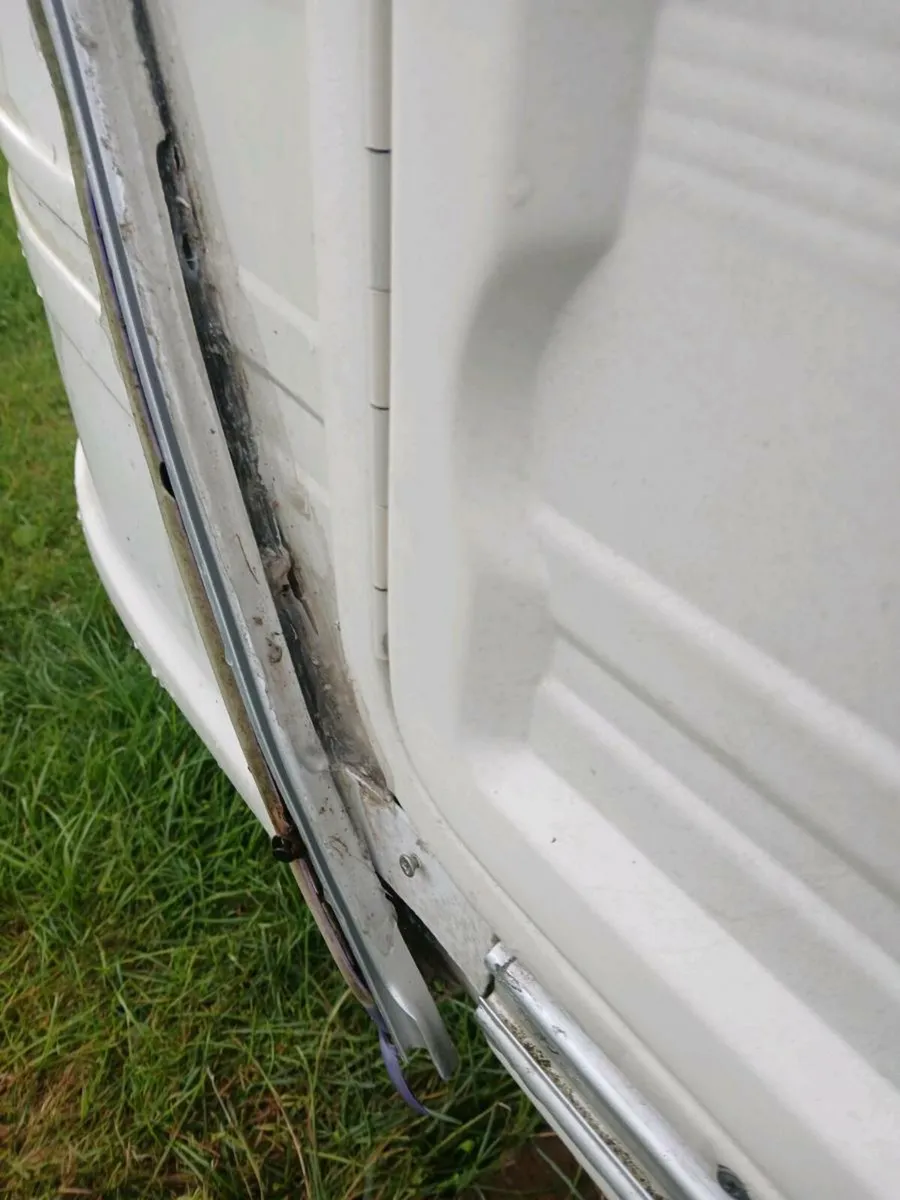 Caravan for sale - Image 2
