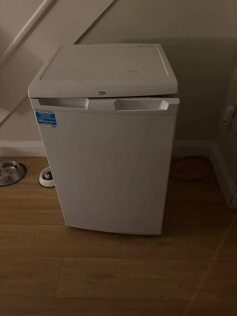 Fridge under counter - Image 1