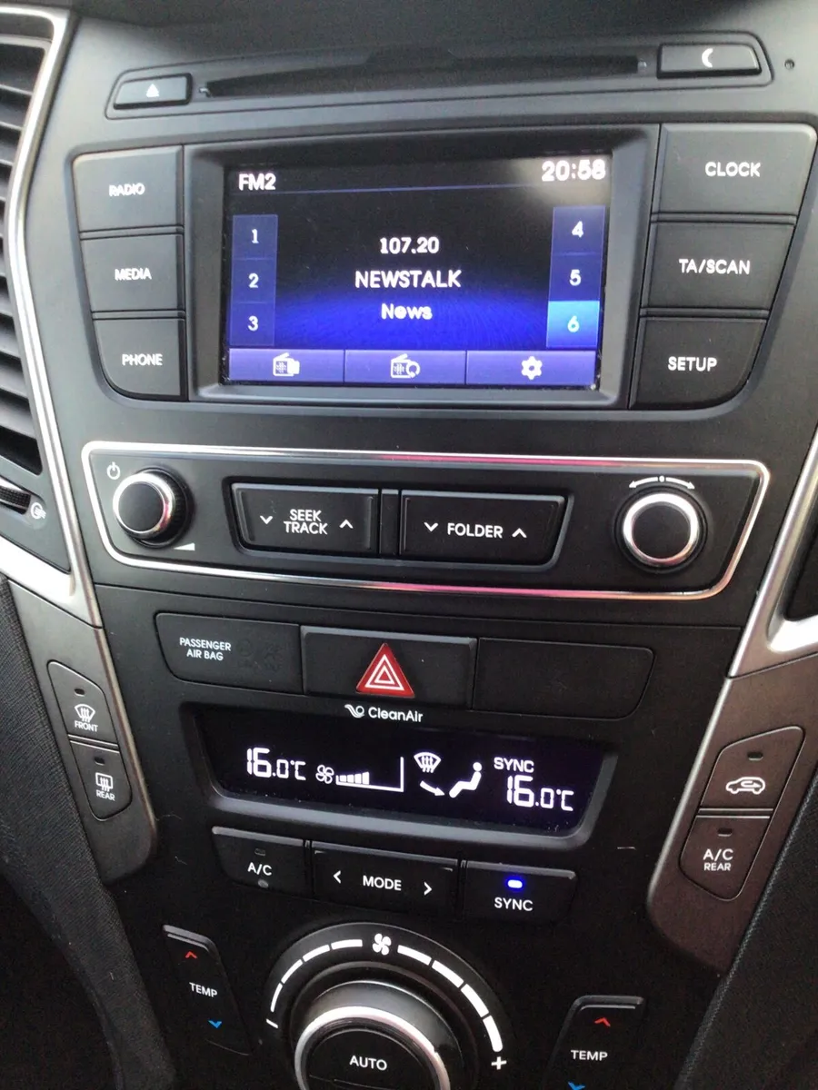 Hyundai Santa Fe 2017 4WD - Image 4